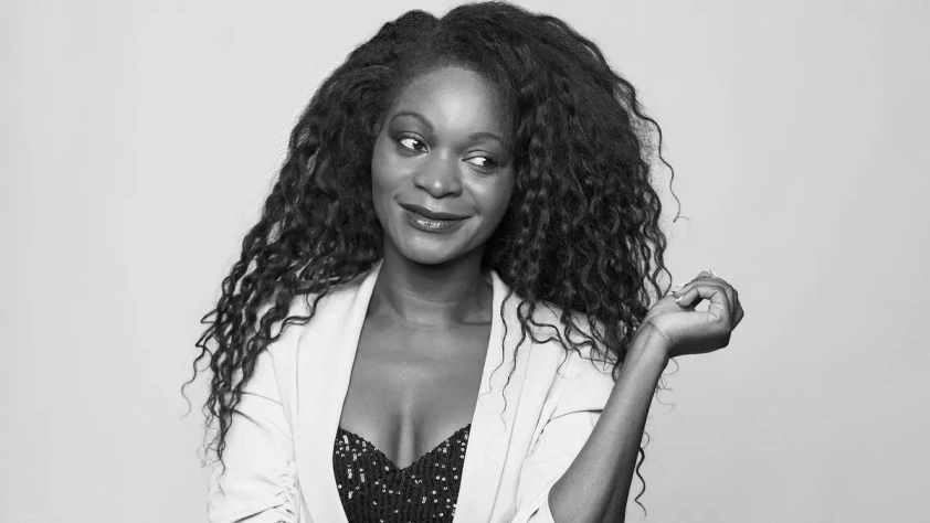 Asaari Bibang, monologista: «Sufro microrracismos todos los días de mi vida»